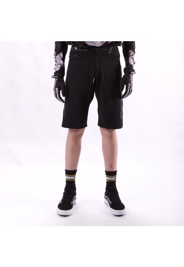 STAY STRONG - Szorty Stay Strong V2 race. Kolor: czarny. Materiał: materiał. Długość: krótkie. Sezon: lato