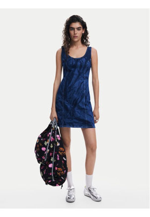 Desigual Sukienka jeansowa 25SWVD01 Granatowy Slim Fit. Kolor: niebieski. Materiał: bawełna