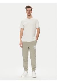 Calvin Klein Jeans Spodnie dresowe Painted J30J327535 Zielony Regular Fit. Kolor: zielony. Materiał: bawełna #3
