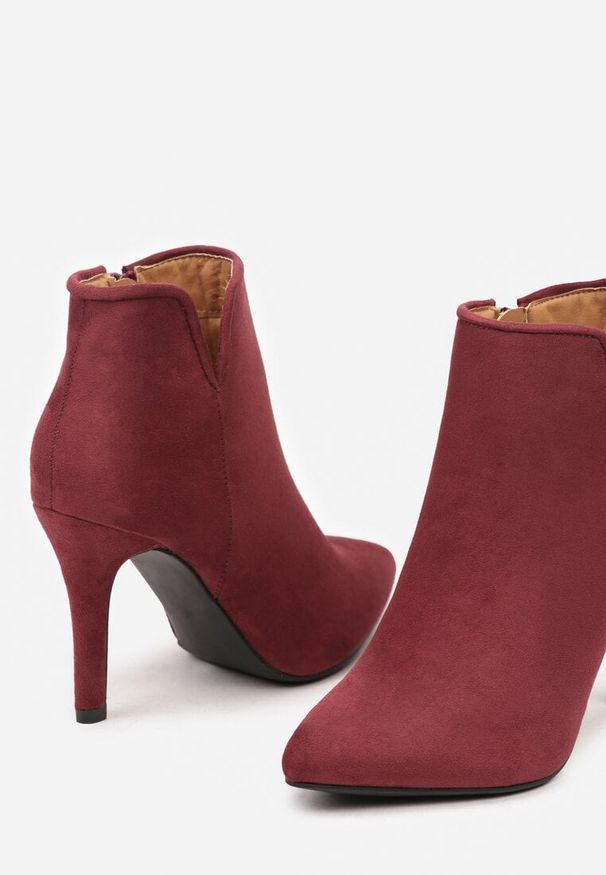 Renee - Bordowe Botki Vices na Szpilce ze Szpiczastym Noskiem Yegene. Okazja: na co dzień. Nosek buta: szpiczasty. Kolor: czerwony. Materiał: jeans. Obcas: na szpilce. Styl: glamour, wizytowy, casual