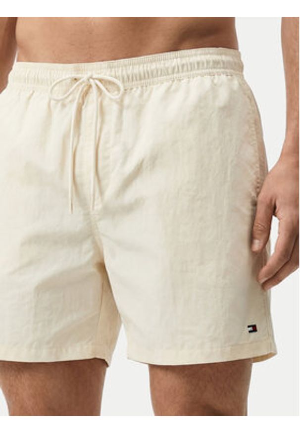 TOMMY HILFIGER - Tommy Hilfiger Szorty kąpielowe UM0UM03477 Żółty Regular Fit. Kolor: żółty. Materiał: syntetyk