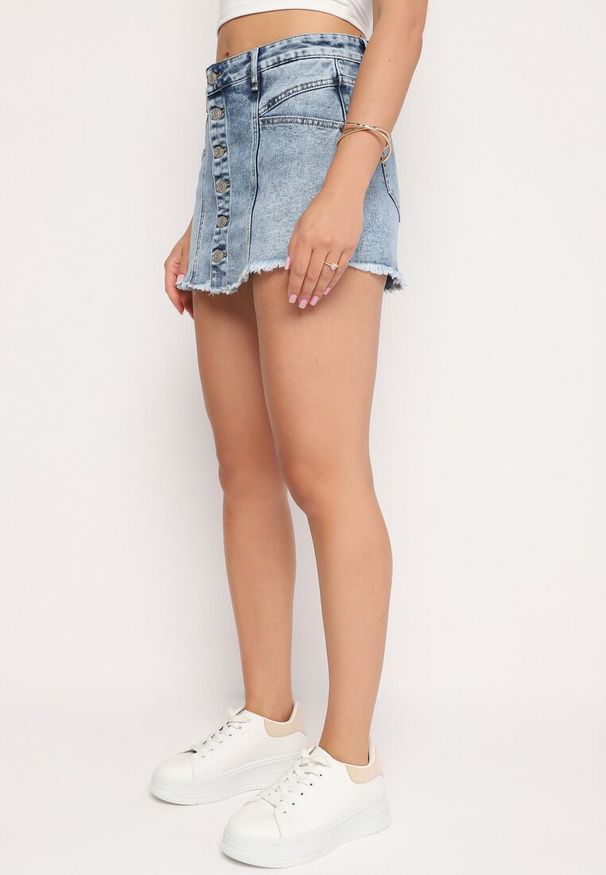Born2be - Jasnoniebieskie Spódnico-Szorty Jeansowe z Wysokim Stanem Benatia. Okazja: na co dzień. Stan: podwyższony. Kolor: niebieski. Materiał: jeans. Styl: elegancki, casual