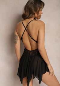 Renee - Czarna Koronkowa Koszula Nocna na Ramiączkach z Kokardką i Stringi Jindra. Kolor: czarny. Materiał: koronka