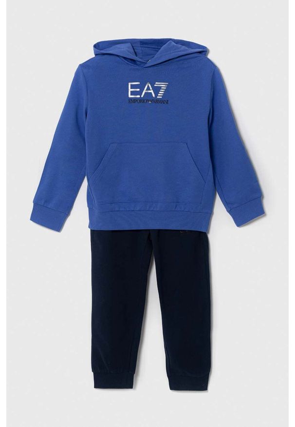 EA7 Emporio Armani dres bawełniany dziecięcy kolor niebieski. Okazja: na co dzień. Kolor: niebieski. Materiał: bawełna, dresówka. Długość: długie. Styl: casual