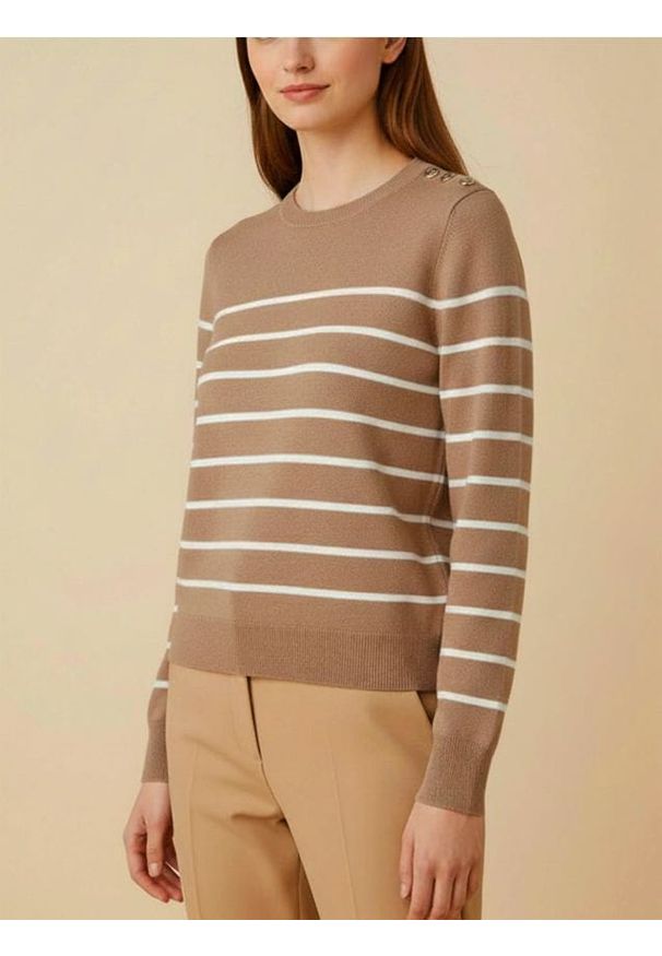 Sinsay - Sweter w paski z ozdobnymi guzikami na ramieniach - beżowy. Kolor: beżowy. Wzór: paski