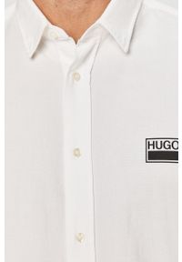 Hugo - Koszula bawełniana. Okazja: na co dzień. Typ kołnierza: kołnierzyk klasyczny. Kolor: biały. Materiał: bawełna. Długość rękawa: długi rękaw. Długość: długie. Wzór: nadruk. Styl: casual, klasyczny #4