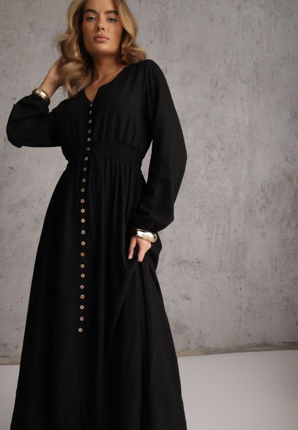 Renee - Czarna Sukienka z Lnem i Wiskozą o Rozkloszowanym Kroju z Ozdobnymi Guzikami Maitena. Okazja: na co dzień. Typ kołnierza: dekolt w kształcie V. Kolor: czarny. Materiał: wiskoza, len. Długość rękawa: długi rękaw. Typ sukienki: rozkloszowane. Styl: casual, elegancki