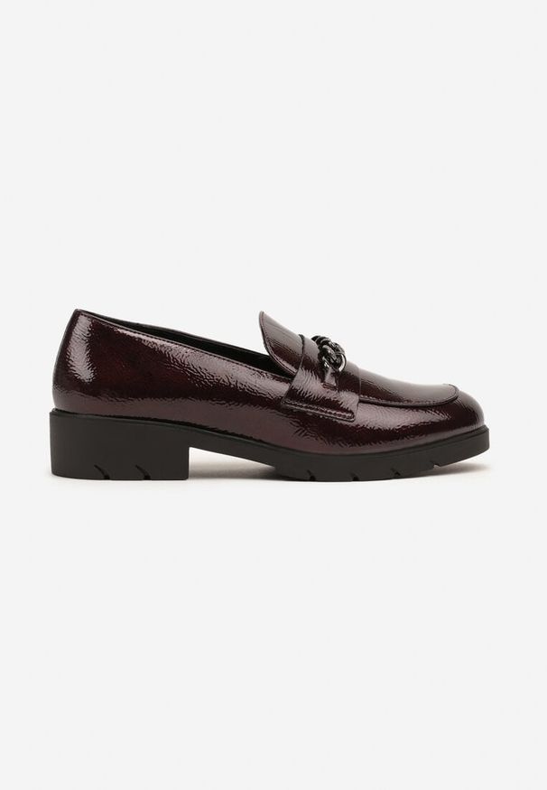 Born2be - Bordowe Lakierowane Mokasyny z Łańcuszkiem Arnarie. Okazja: na co dzień. Kolor: czerwony. Materiał: lakier. Styl: casual, klasyczny