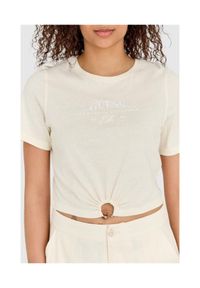 Guess - GUESS Kremowy t-shirt damski cropped fit piercing, Rozmiar L. Kolor: beżowy. Materiał: bawełna #3