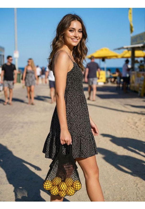 Sinsay - Wiskozowa sukienka mini na ramiączkach w kropki - czarny. Kolor: czarny. Materiał: wiskoza. Długość rękawa: na ramiączkach. Wzór: kropki. Długość: mini