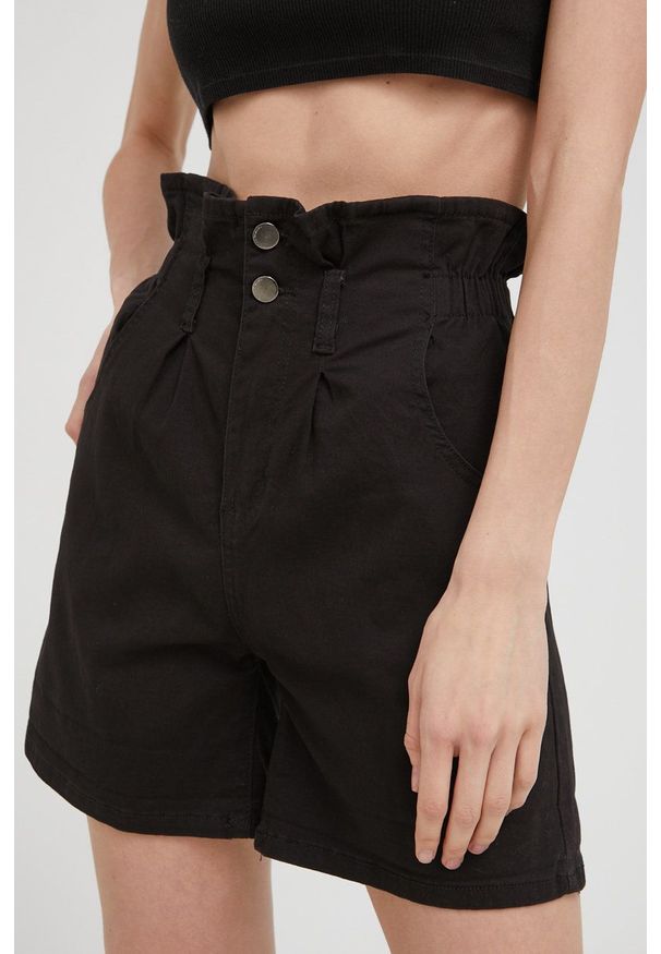 Answear Lab szorty damskie kolor czarny gładkie high waist. Okazja: na co dzień. Stan: podwyższony. Kolor: czarny. Materiał: tkanina. Wzór: gładki. Styl: wakacyjny