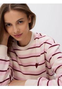 Reserved - Bluza z drobnym haftem - pastelowy róż. Kolor: różowy. Materiał: bawełna, dzianina. Wzór: haft