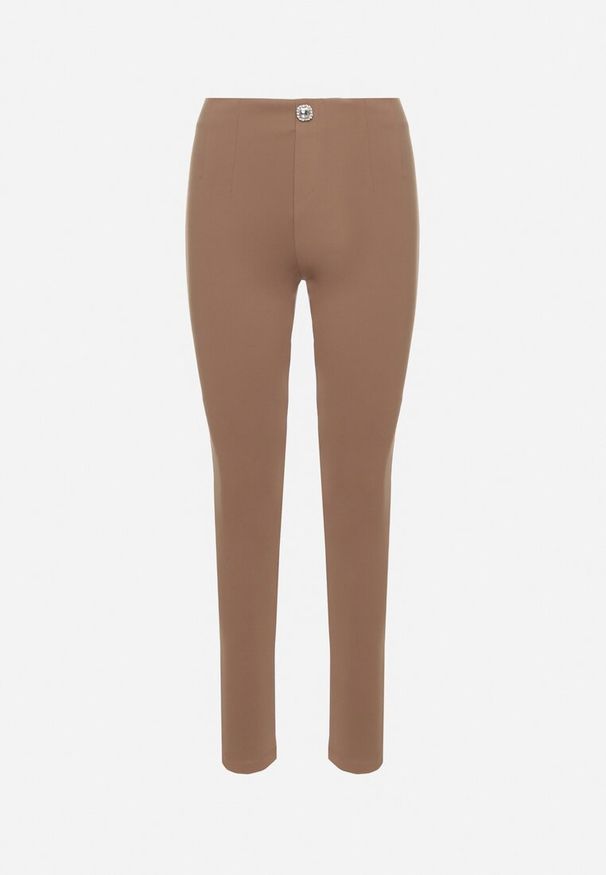 Born2be - Ciemnobeżowe Legginsy z Wiskozą z Wysokim Stanem Zdobione Guzikiem z Cyrkoniami Nalette. Okazja: na co dzień. Stan: podwyższony. Kolor: beżowy. Materiał: wiskoza. Wzór: aplikacja. Styl: elegancki, casual