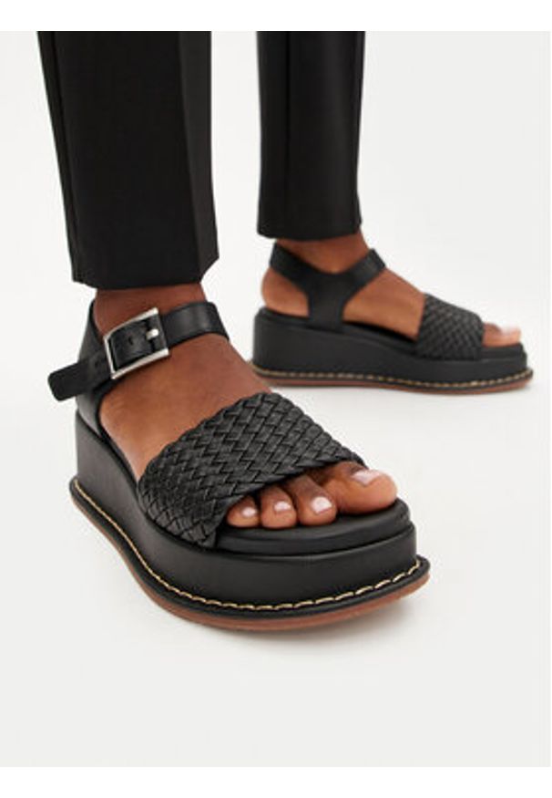 Clarks Sandały Kimmei Bay 26176403 Czarny. Kolor: czarny. Materiał: skóra