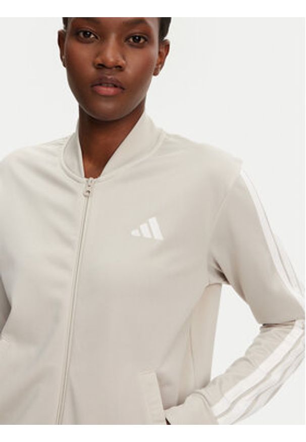 Adidas - adidas Dres Essentials 3-Stripes JD2686 Beżowy Regular Fit. Kolor: beżowy. Materiał: syntetyk