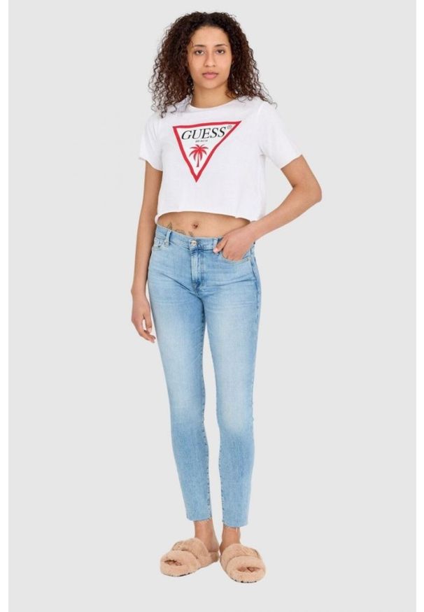 Guess - GUESS Biały krótki t-shirt damski bawełniany z surowym wykończeniem boxy fit, Rozmiar XL. Kolor: biały. Materiał: bawełna. Długość: krótkie