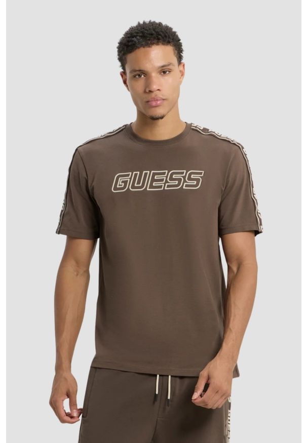 Guess - GUESS Brązowy męski t-shirt Arlo. Kolor: brązowy