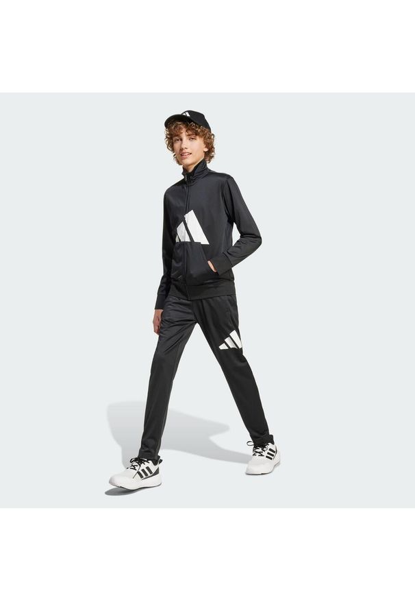 Adidas - Dziecięcy dres Essentials Climacool. Okazja: na uczelnię. Kolor: czarny, biały, wielokolorowy. Materiał: dresówka. Styl: sportowy