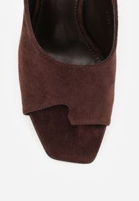 Renee - Brązowe Klapki na Szpilce z Paskiem na Duży Palec Azata. Okazja: na co dzień. Kolor: brązowy. Materiał: jeans. Obcas: na szpilce. Styl: casual #3