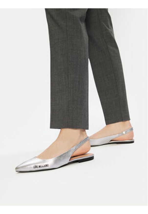 Love Moschino - LOVE MOSCHINO Sandały JA11021G1MIF0902 Srebrny. Kolor: srebrny. Materiał: skóra