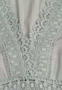 Born2be - Zielona Rozkloszowana Sukienka z Koronką Brightyn. Kolor: zielony. Materiał: koronka. Wzór: koronka. Długość: maxi #2