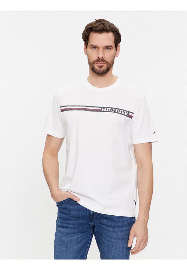 TOMMY HILFIGER - Tommy Hilfiger T-Shirt Monotype MW0MW33688 Biały Regular Fit. Kolor: biały. Materiał: bawełna