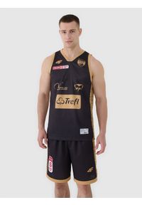 4f - 4F Koszulka meczowa replika wyjazdowa z sezonu 2024/25 męska 4F x PLK - Trefl Sopot - multikolor M. Typ kołnierza: dekolt w serek. Kolor: wielokolorowy. Materiał: syntetyk, włókno, materiał, dzianina. Wzór: gładki, aplikacja, napisy, ze splotem, nadruk. Sport: koszykówka, fitness