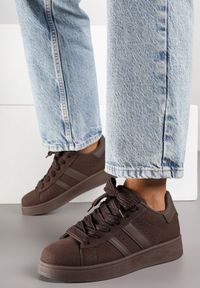 Born2be - Brązowe Sneakersy z Ozdobnymi Naszywkami z Boku Galdexis. Nosek buta: okrągły. Zapięcie: sznurówki. Kolor: brązowy. Materiał: materiał, syntetyk, nubuk. Wzór: aplikacja. Obcas: na obcasie. Wysokość obcasa: niski