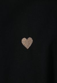 Born2be - Czarny Bawełniany T-shirt z Serduszkiem i Ozdobnymi Łańcuszkami Jynorin. Okazja: do pracy, na co dzień. Kolor: czarny. Materiał: bawełna. Wzór: aplikacja. Styl: elegancki, klasyczny, casual #8