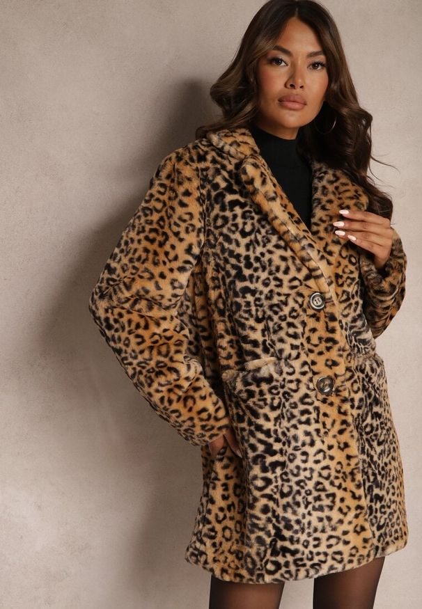 Renee - Beżowy Futrzany Płaszcz w Panterkę o Jednorzędowym Kroju z Kieszeniami Lorenciah. Okazja: na co dzień. Kolor: beżowy. Materiał: futro. Wzór: motyw zwierzęcy. Styl: wizytowy, casual, elegancki