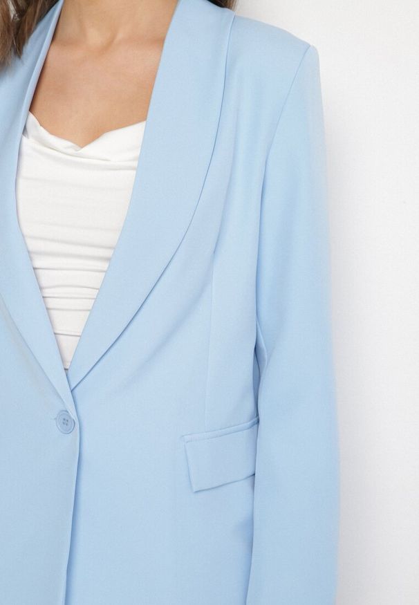 Born2be - Jasnoniebieska Marynarka Ozdobiona Imitacją Kieszeni Sovzedi. Okazja: na spotkanie biznesowe. Kolor: niebieski. Materiał: jeans. Wzór: aplikacja. Styl: elegancki, biznesowy