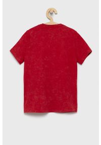 Guess T-shirt dziecięcy kolor czerwony z aplikacją. Okazja: na co dzień. Kolor: czerwony. Materiał: dzianina. Wzór: aplikacja. Styl: casual #2