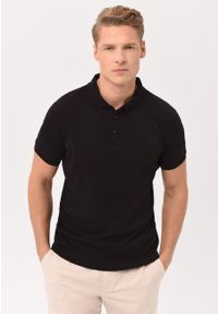 Volcano - Koszulka polo O-VOLVI. Typ kołnierza: polo. Kolor: czarny. Materiał: prążkowany, bawełna, włókno, materiał. Długość: krótkie. Styl: klasyczny, elegancki #1