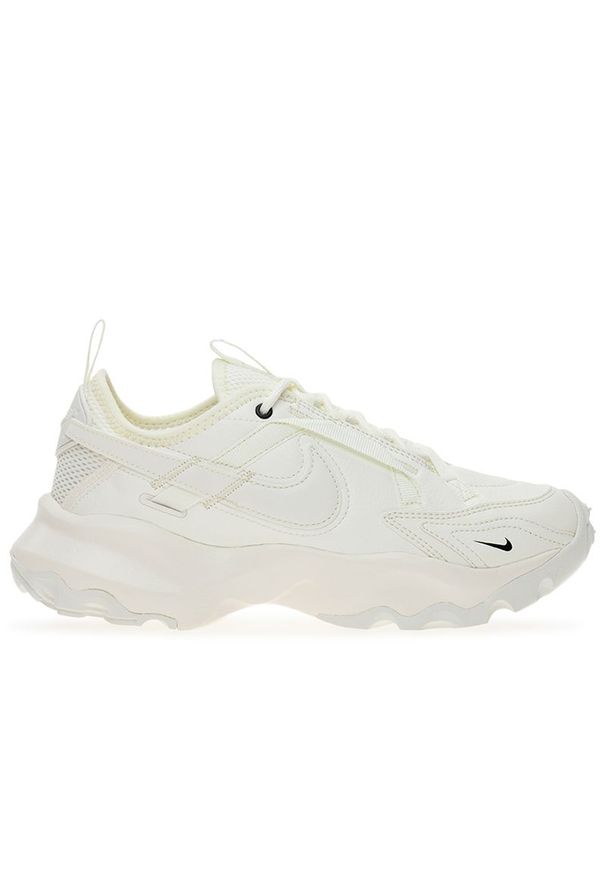 Buty Nike TC 7900 DD9682-100 - białe. Kolor: biały. Materiał: syntetyk, materiał, skóra. Szerokość cholewki: normalna. Sezon: lato