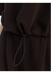 Guess Polo V6GP01 K2945 Brązowy Oversize. Typ kołnierza: polo. Kolor: brązowy. Materiał: syntetyk #4