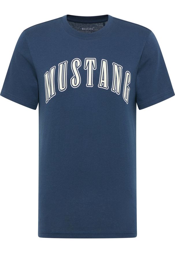 Mustang - MUSTANG AUSTIN MĘSKI T-SHIRT KOSZULKA LOGO NADRUK DRESS BLUES 1014927 5334. Wzór: nadruk