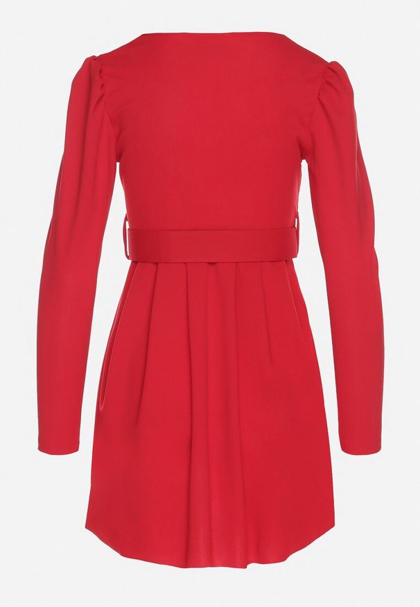 Born2be - Czerwona Sukienka Rozkloszowana z Ozdobnym Paskiem Evilevi. Okazja: na spotkanie biznesowe. Typ kołnierza: dekolt w kształcie V. Kolor: czerwony. Długość rękawa: długi rękaw. Styl: klasyczny, biznesowy