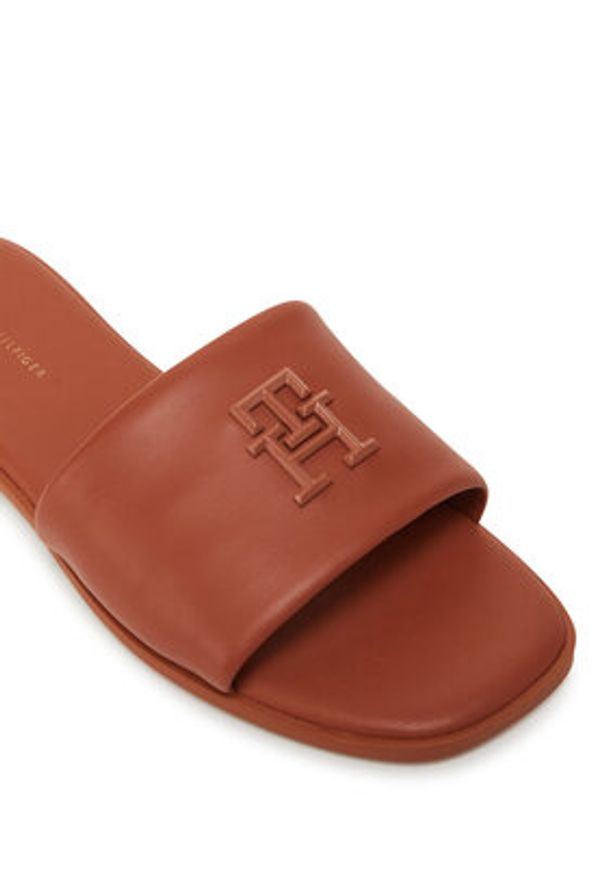 TOMMY HILFIGER - Tommy Hilfiger Klapki Th Logo Hardware Leather Mule FW0FW08806 Brązowy. Kolor: brązowy. Materiał: skóra