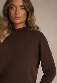 Renee - Brązowy Gładki Sweter z Półgolfem z Dzianiny z Wełną i Wiskozą Zaiara. Okazja: na co dzień. Kolor: brązowy. Materiał: wiskoza, dzianina, wełna. Długość rękawa: długi rękaw. Długość: długie. Wzór: gładki. Styl: casual, klasyczny #3
