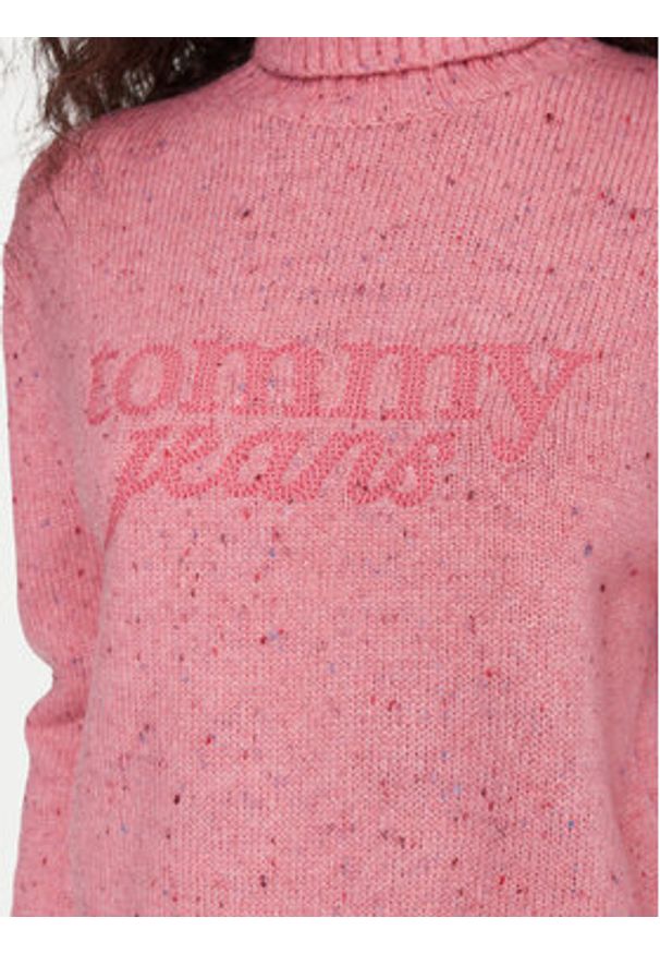 Tommy Jeans Golf DW0DW21687 Różowy Relaxed Fit. Typ kołnierza: golf. Kolor: różowy. Materiał: syntetyk