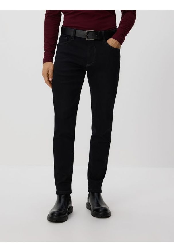 Reserved - Jeansy slim z paskiem - czarny. Kolor: czarny