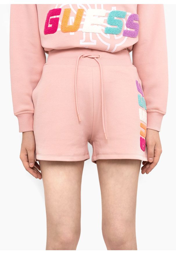 Guess - Szorty damskie GUESS EDWINA SHORT. Okazja: na co dzień, do pracy, na spacer. Kolor: różowy. Styl: casual