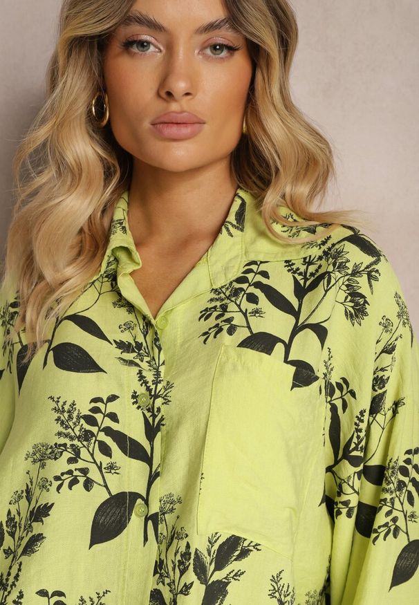 Renee - Zielona Koszula z Wiskozy Ozdobiona Kieszonką Finamla. Okazja: na co dzień, do pracy. Kolor: zielony. Materiał: wiskoza. Długość rękawa: długi rękaw. Długość: długie. Wzór: aplikacja. Styl: casual, elegancki