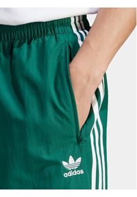 Adidas - adidas Spodnie dresowe Adicolor Woven Firebird IT2497 Zielony Regular Fit. Kolor: zielony. Materiał: syntetyk #3