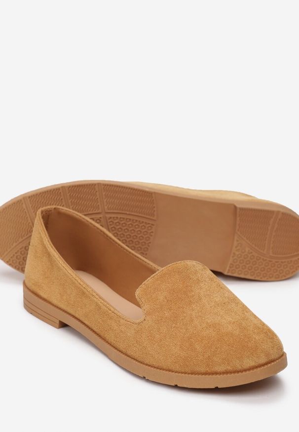 Renee - Brązowe Balerinki Typu Loafersy Daphikaia. Okazja: na spacer. Nosek buta: okrągły. Zapięcie: bez zapięcia. Kolor: brązowy. Szerokość cholewki: normalna. Wzór: gładki, jednolity. Wysokość cholewki: przed kostkę. Sezon: lato. Obcas: na płaskiej podeszwie. Styl: elegancki