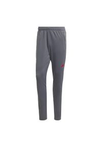 Adidas - Train Essentials Seasonal Woven Training Pants. Kolor: czerwony, brązowy, szary, wielokolorowy. Materiał: materiał