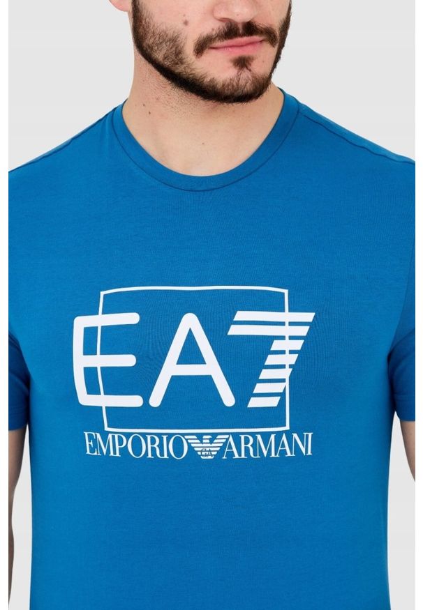 EA7 Emporio Armani - EA7 Niebieski męski t-shirt z dużym logo. Kolor: niebieski