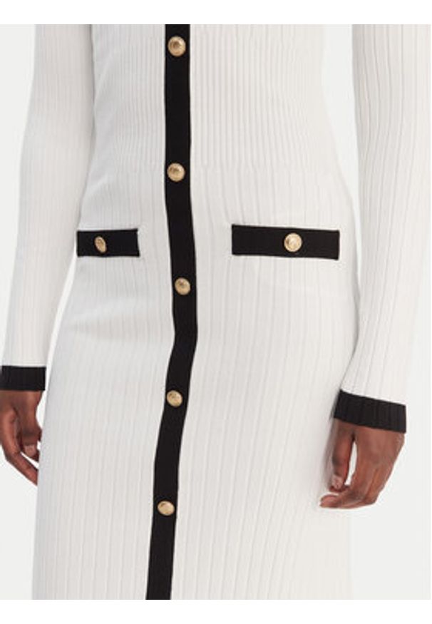 Guess Sukienka dzianinowa W6RK38 Z3HP2 Biały Regular Fit. Kolor: biały. Materiał: syntetyk