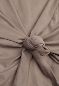 Renee - Beżowy Wiązany Top Oversize z Bawełny Bez Rękawów z Poduszkami w Ramionach Othrassa. Okazja: na co dzień, na randkę. Kolor: beżowy. Materiał: bawełna. Długość rękawa: bez rękawów. Długość: krótkie. Styl: casual #3