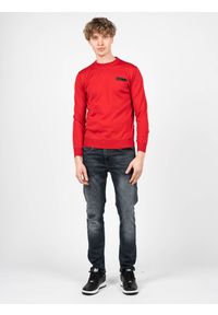 Plein Sport Sweter "Merino" | MPPS90152 | Mężczyzna | Czerwony. Okazja: na co dzień. Kolor: czerwony. Materiał: wełna. Wzór: aplikacja. Styl: sportowy